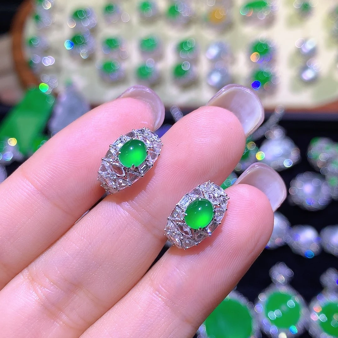 翡翠18K金镶嵌耳饰高冰满绿起光龙石种蛋面