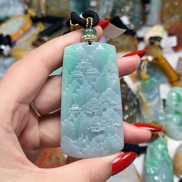 翡翠未镶嵌颈饰龙牌