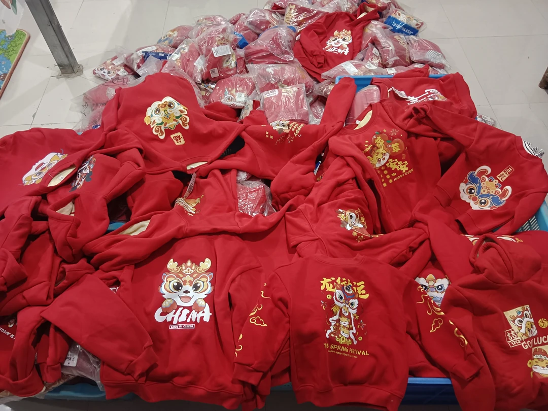 2025亲子装秋冬款卡通动漫中国风尺码100到160（图案款式随机发）