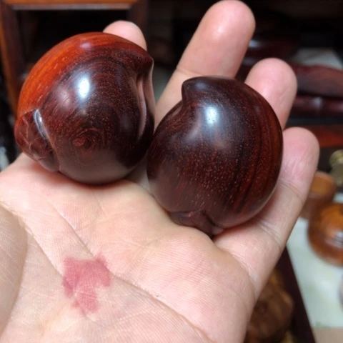 檀香紫檀（小叶紫檀）手球寿桃