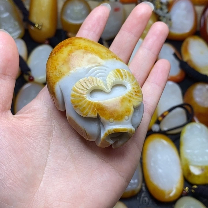 和田玉未镶嵌颈饰