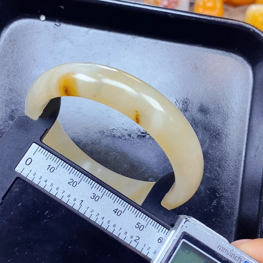 石英质玉（黄龙玉）未镶嵌颈饰