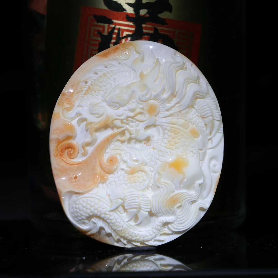 蜜蜡龙牌吊坠天然原矿一物一图精工雕刻龙牌挂坠瓷白蜡配饰A657