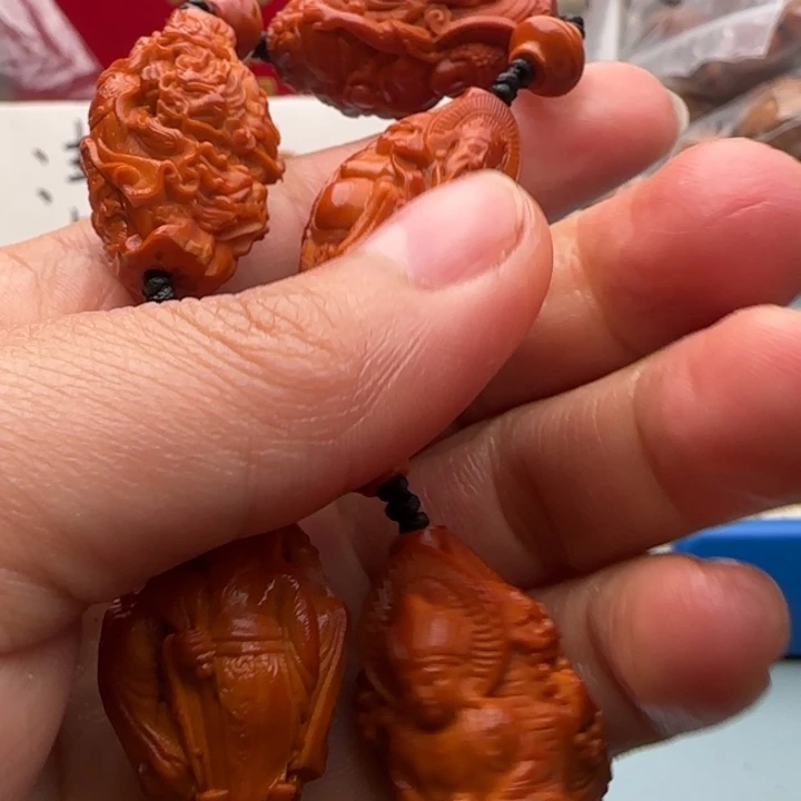 橄榄核手串雕刻工艺