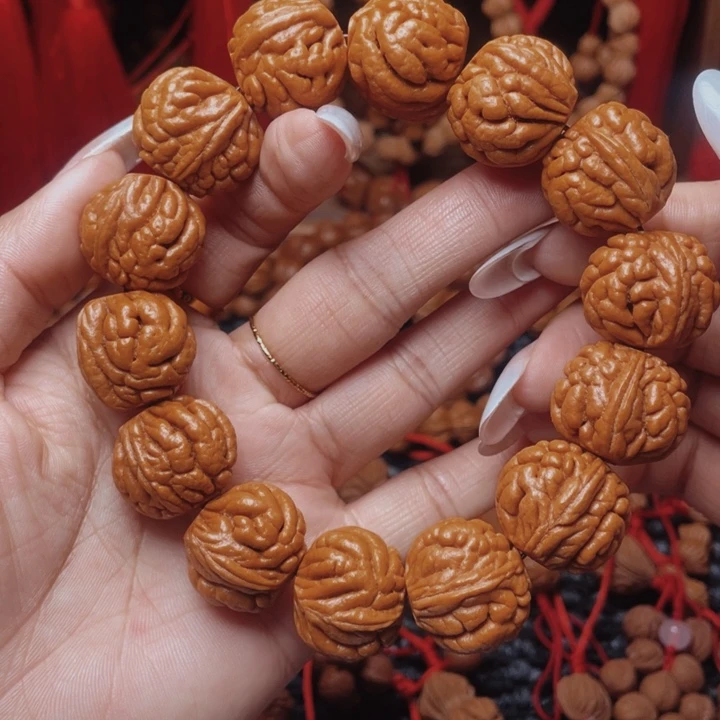 木质类龙纹桃枭手串