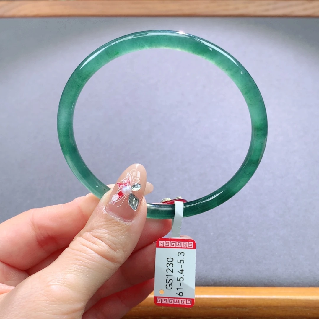 翡翠手镯未镶嵌天然翡翠手镯