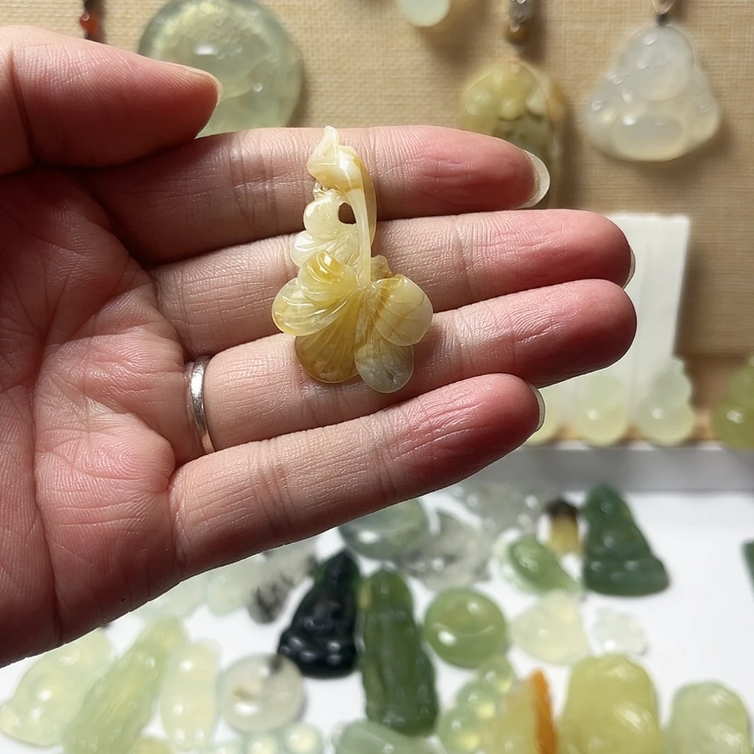 蛇纹石玉未镶嵌颈饰