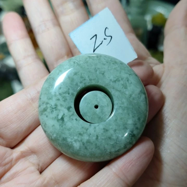 岫玉未镶嵌平安扣