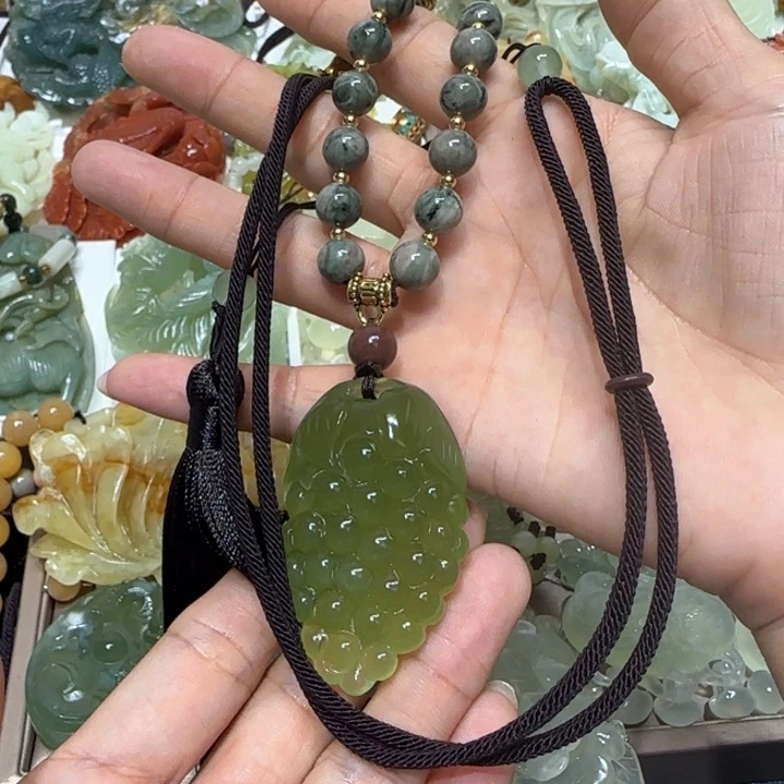 蛇纹石玉吊坠未镶嵌