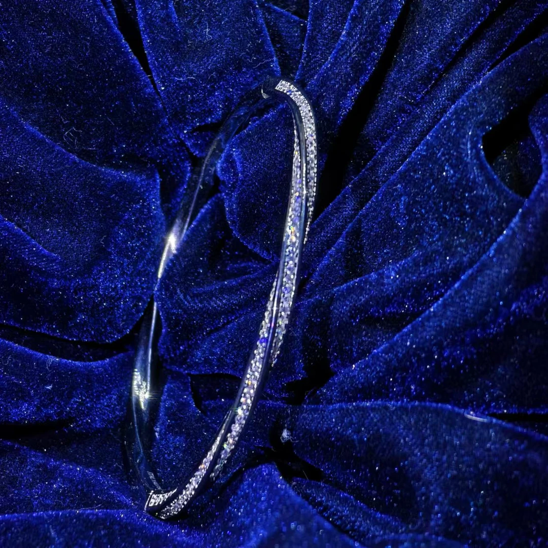 《千年甄选》中.缅A1-12莫比乌斯手镯欧美百搭时尚