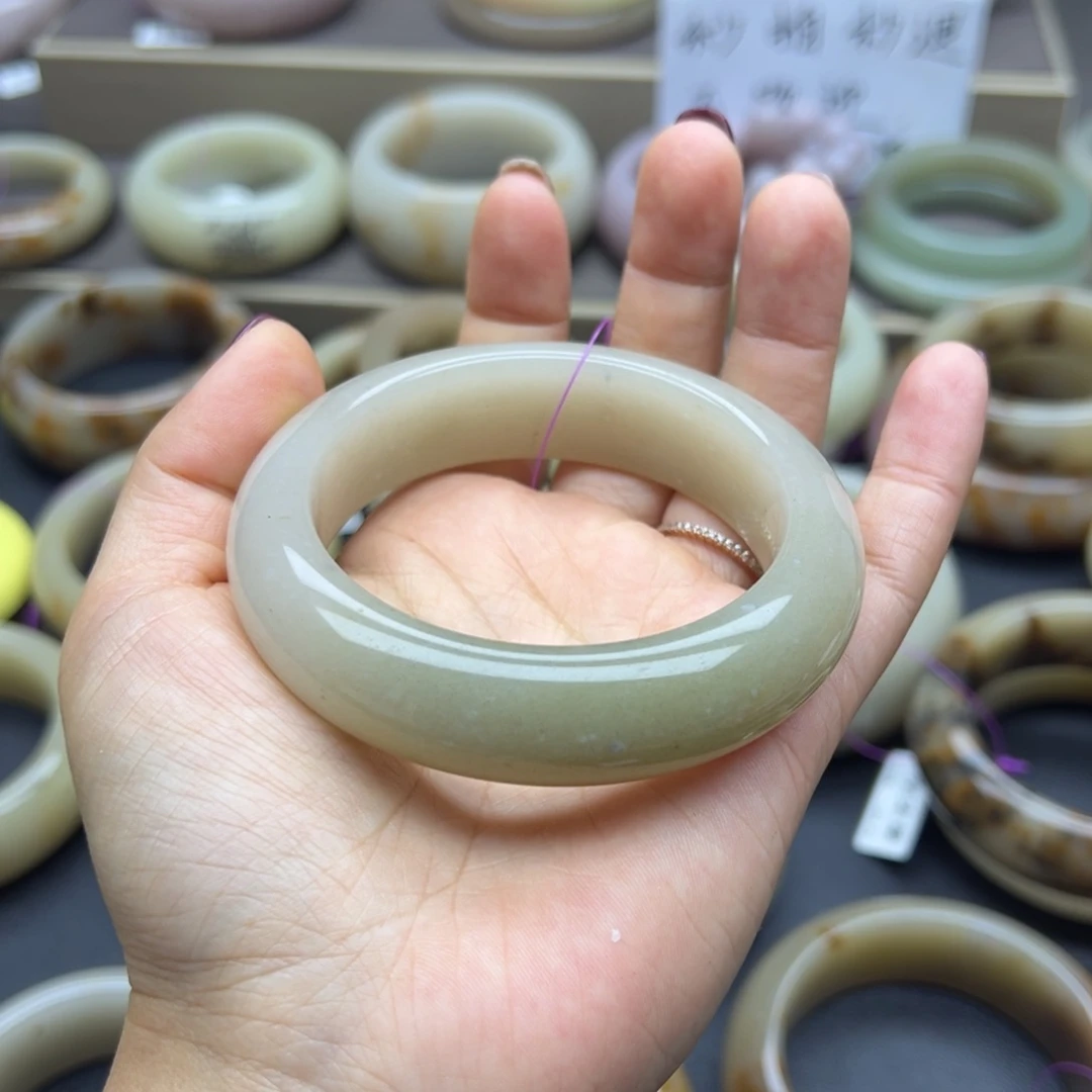 石英质玉（佘太翠）未镶嵌手镯