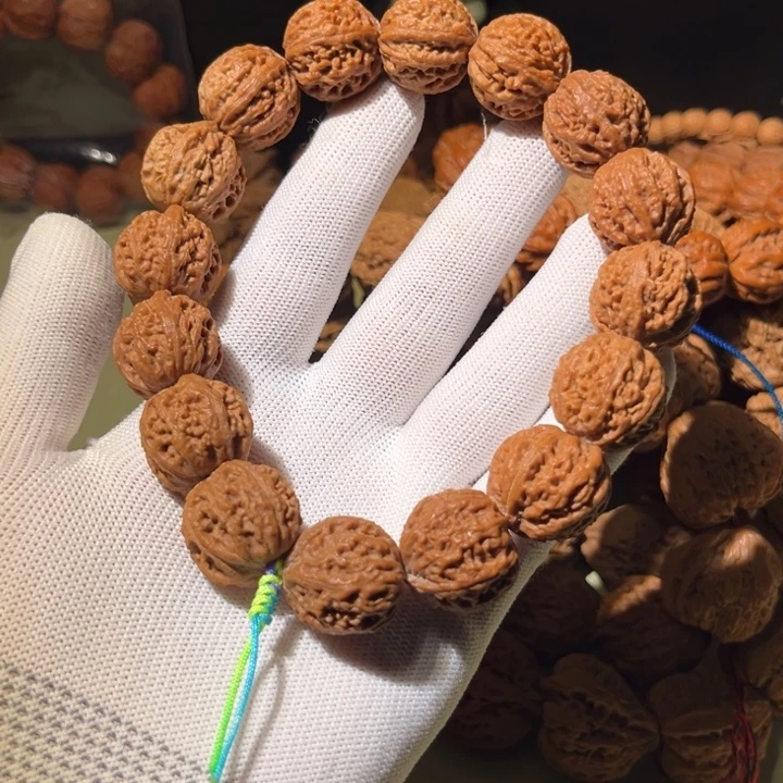 手串文玩核桃…………56