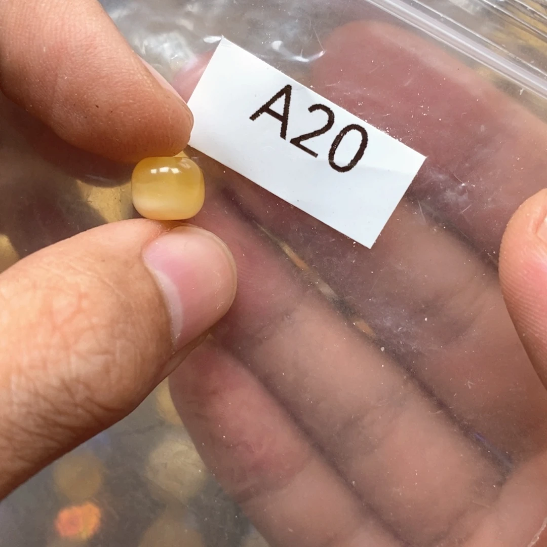 0***6未镶嵌蜜蜡裸石好