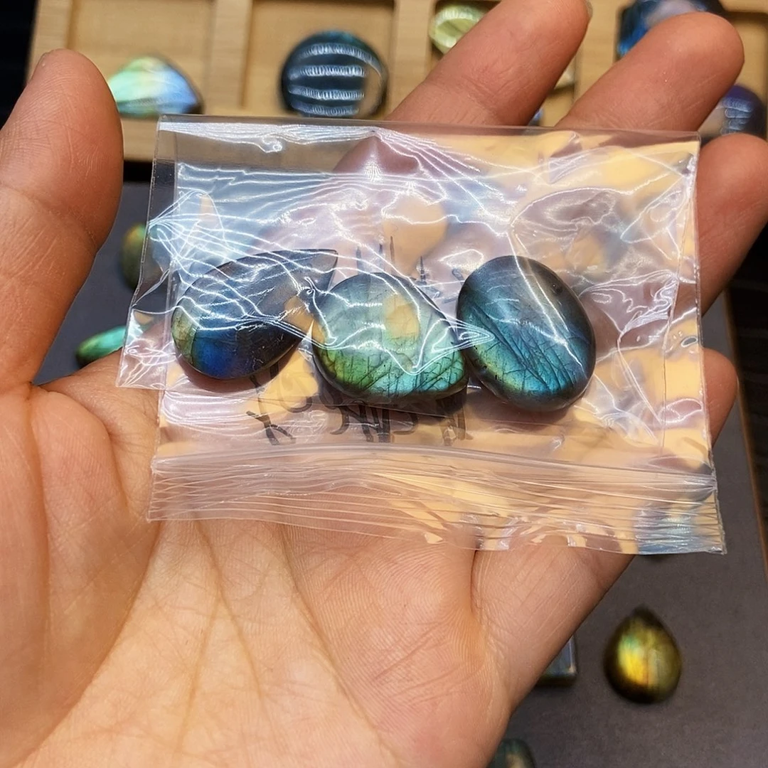 未镶嵌吊坠(不含链)长石灰****～