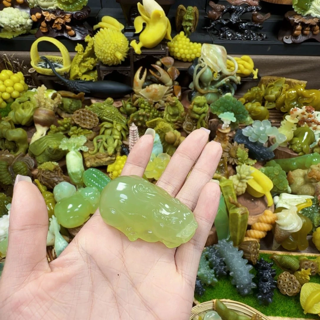 韩***儿蛇纹石玉未镶嵌摆件