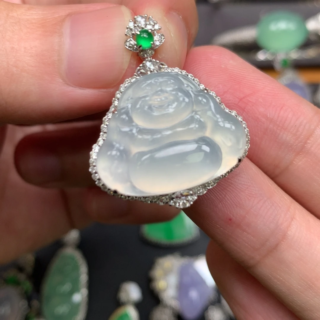 翡翠18K金镶嵌颈饰