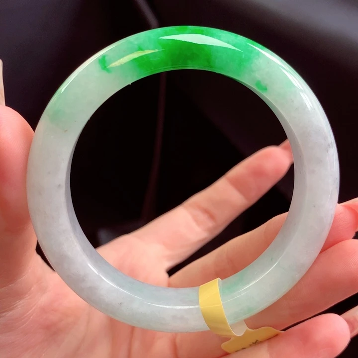 翡翠手镯未镶嵌翡翠