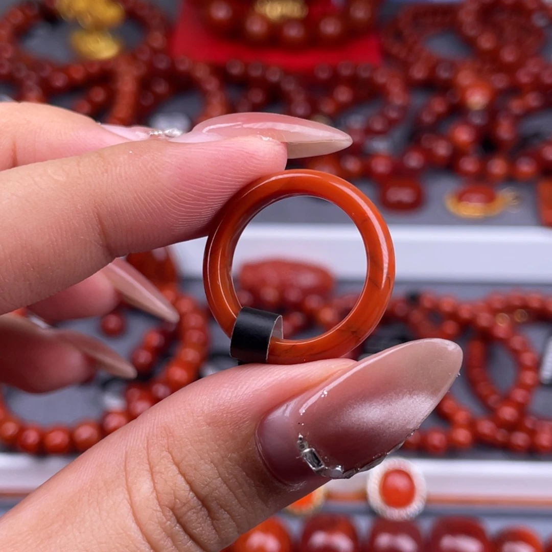 喜***乐南红玛瑙未镶嵌其他原矿）17mm瓦西柿子红满肉戒圈