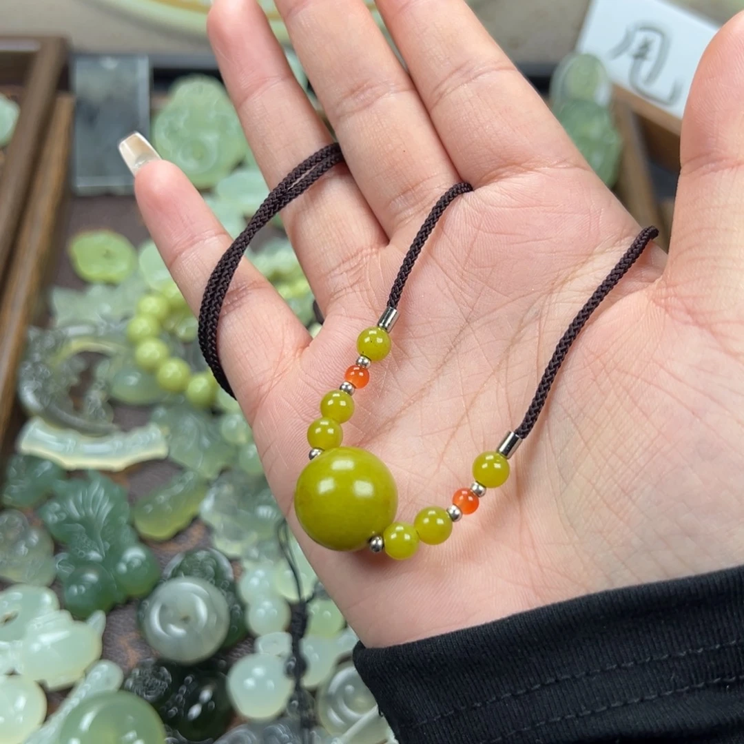 蛇纹石玉未镶嵌颈饰