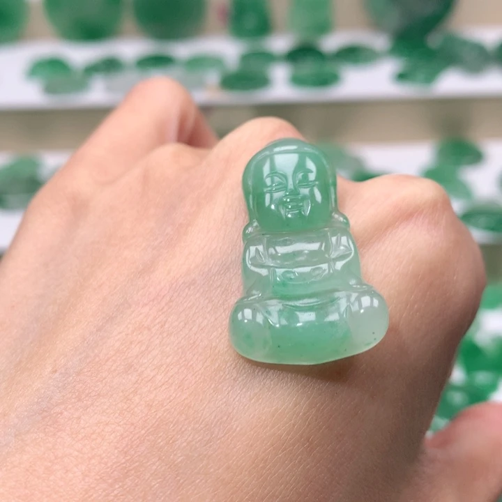 颈饰未镶嵌石英质玉