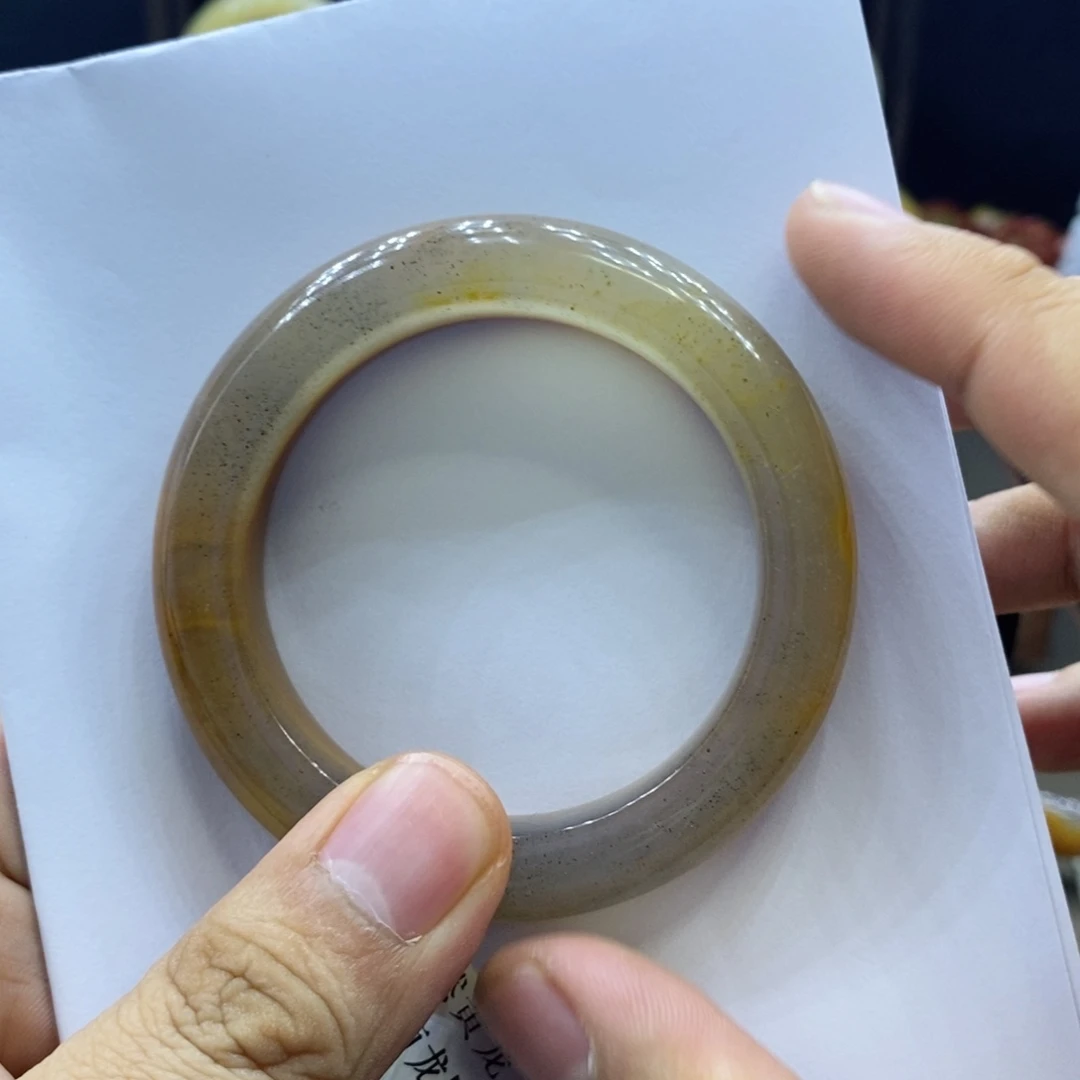 兜***兜石英质玉（黄龙玉）未镶嵌手镯