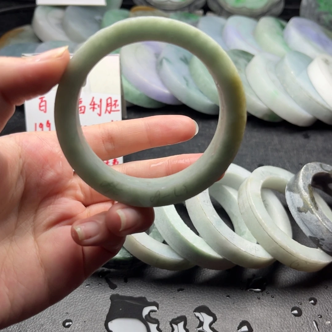 未镶嵌翡翠手镯定制翡翠