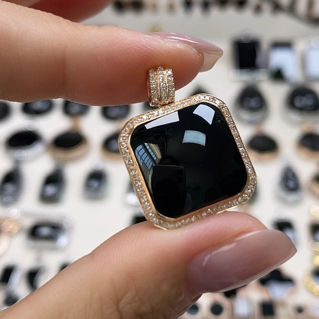 颈饰18K金镶嵌翡翠