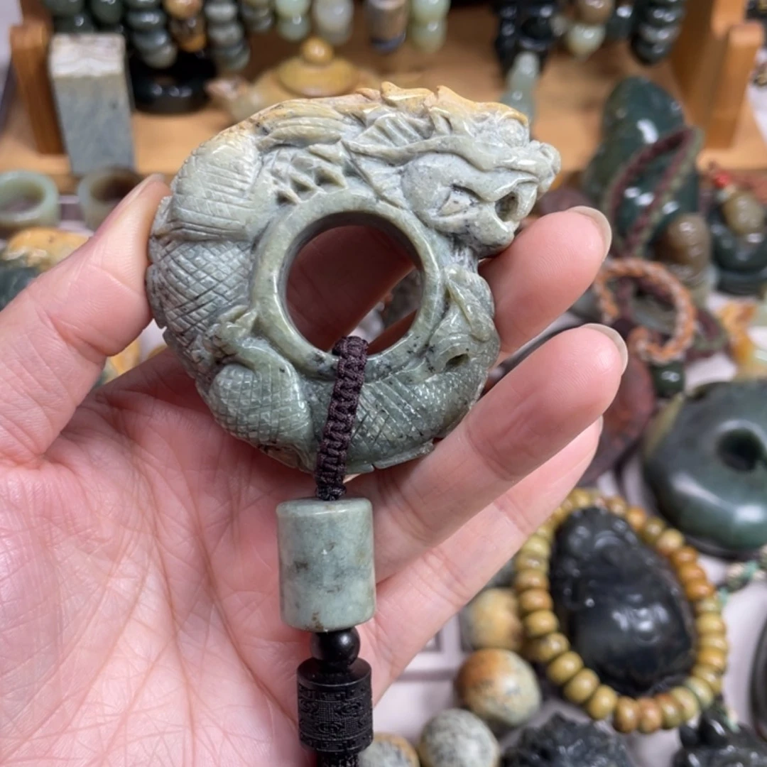 【闪购商品】未镶嵌岫岩河磨玉（透闪石质玉）把件