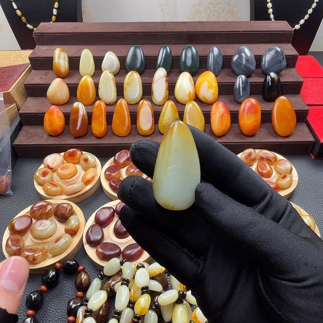 和田玉未镶嵌吊坠(赠链)