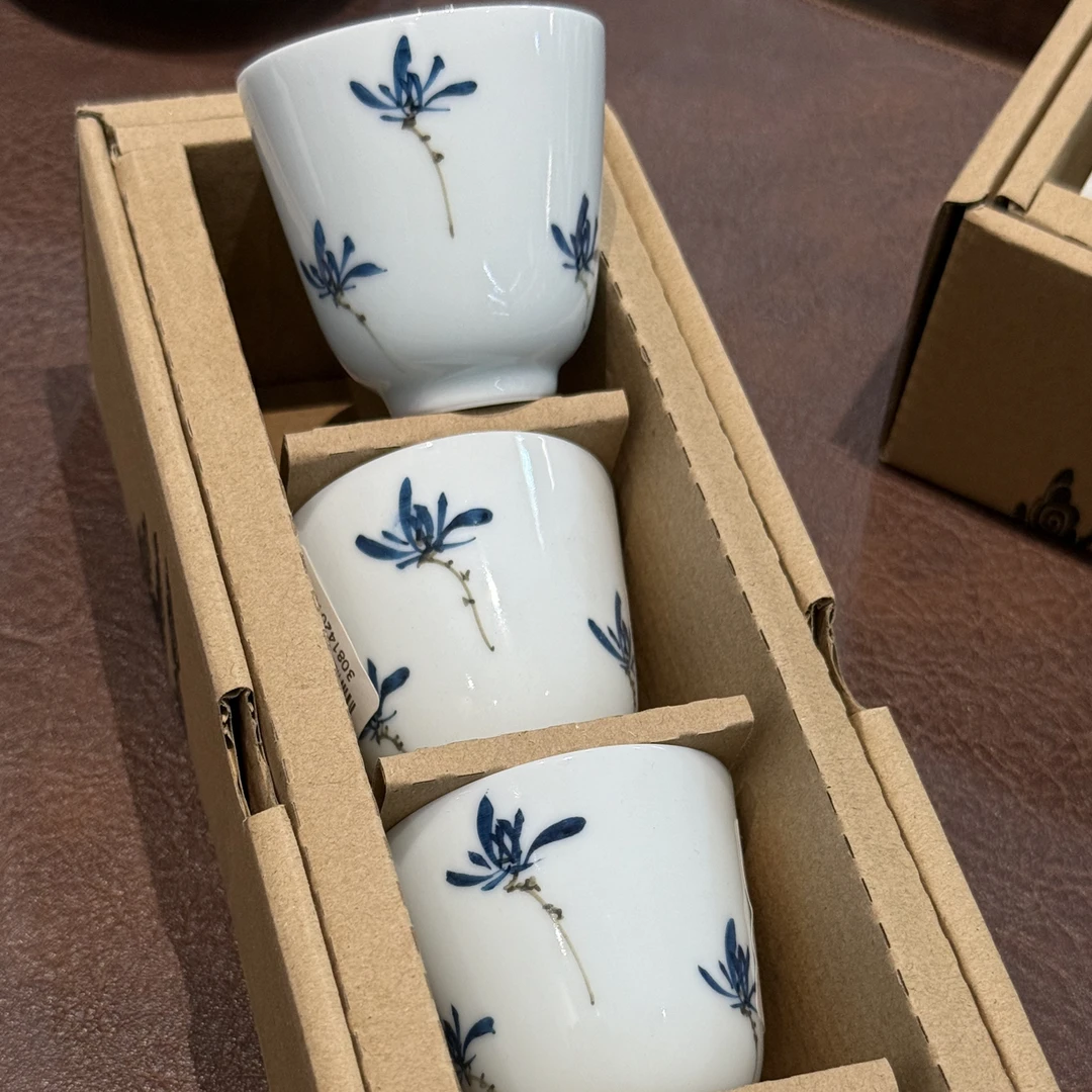 手绘小兰花茶杯一盒四个