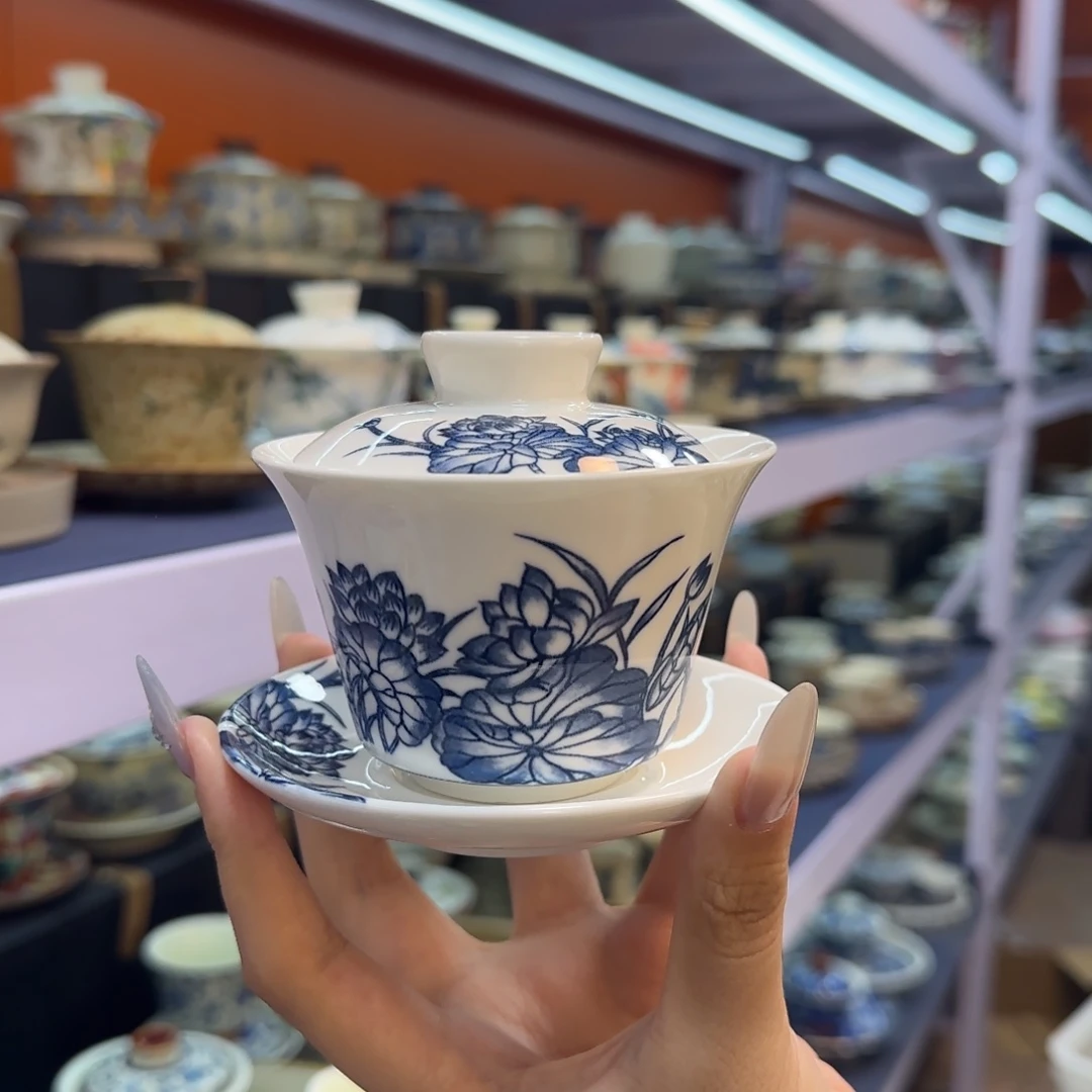 我在外面吃饭呢你在哪