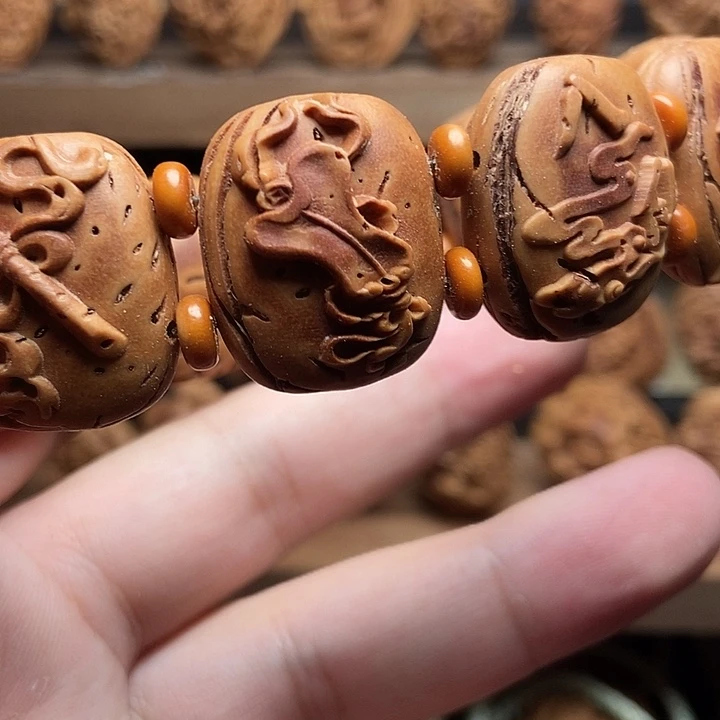 桃核浮雕暗八仙手牌