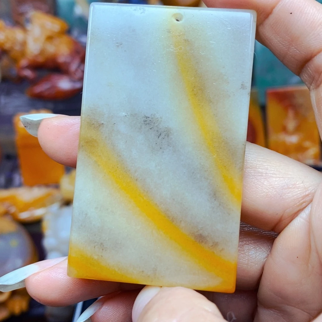 石英质玉（黄龙玉）未镶嵌颈饰