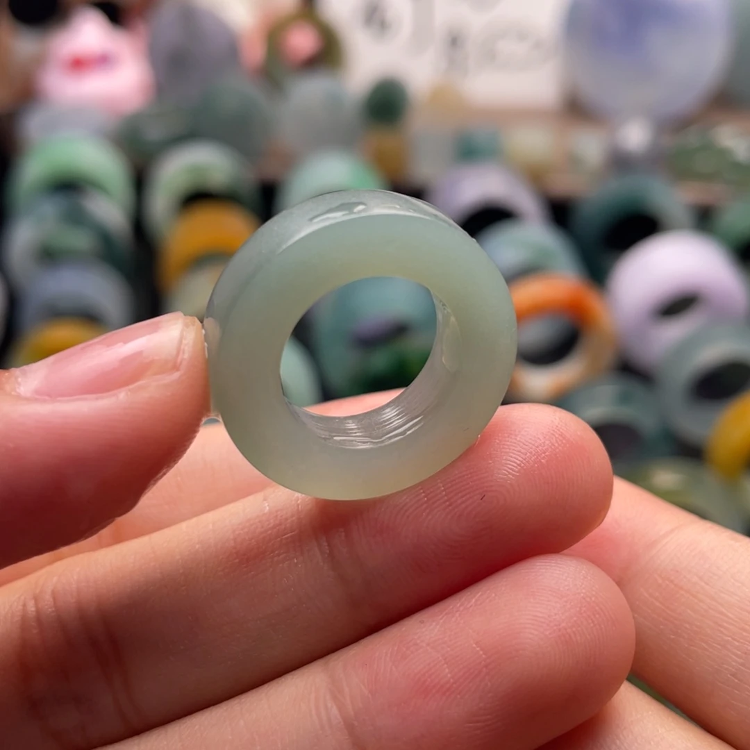 定制翡翠未镶嵌  润青（包容）