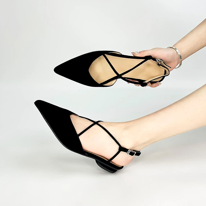 2CM小众时尚交叉带包头凉鞋2025夏季新款尖头低跟一脚蹬后空女鞋