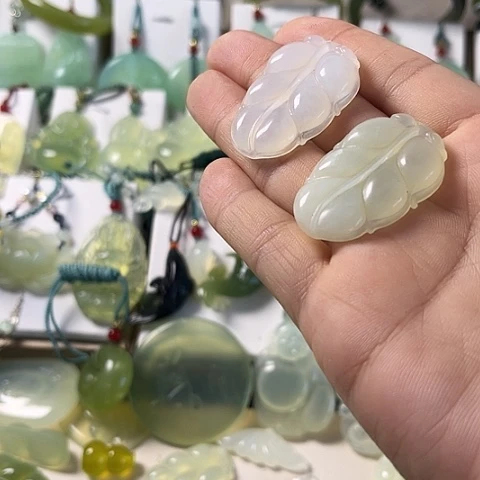 未镶嵌蛇纹石玉颈饰