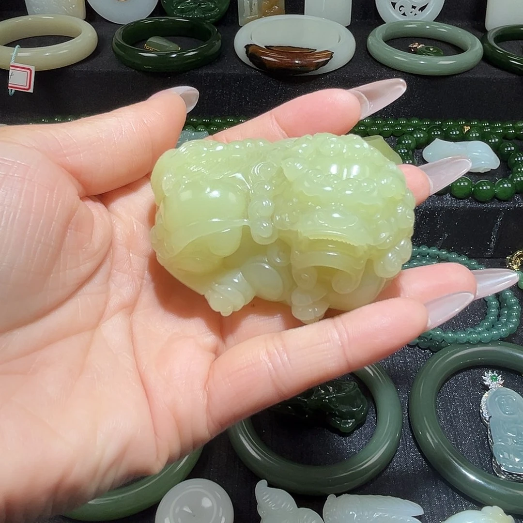 和田玉未镶嵌把件