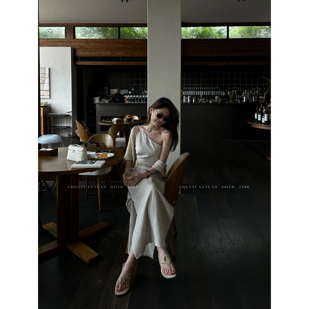 TUANTUAN 小众轻奢定制钩花斜肩收腰连衣裙8052