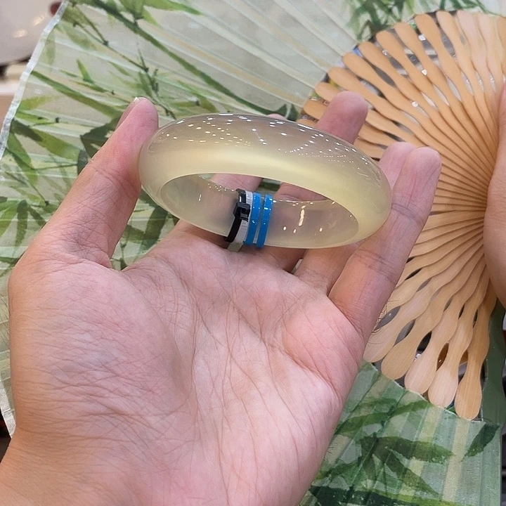 雨***悸玛瑙/玉髓手镯未镶嵌