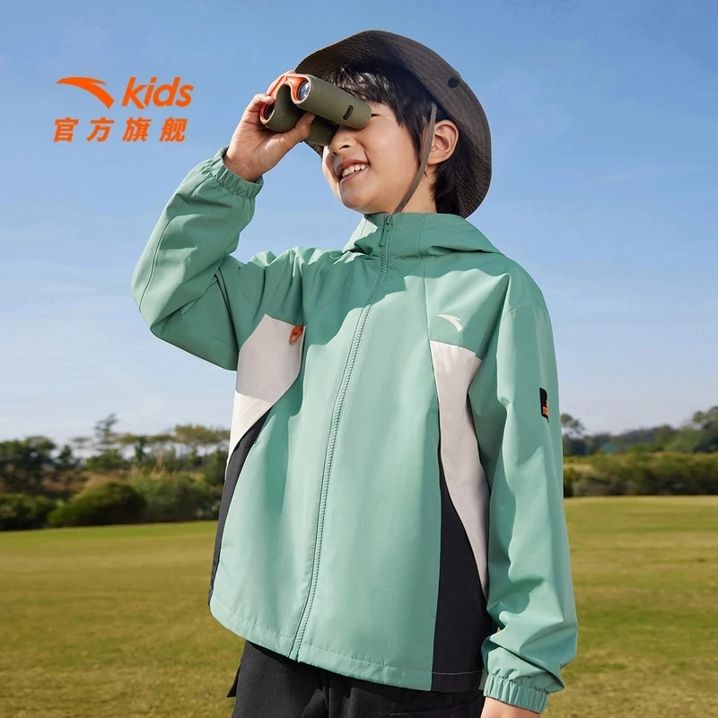 安踏儿童丝光绒运动上衣春新派简约男大童防风外套风衣-352516611