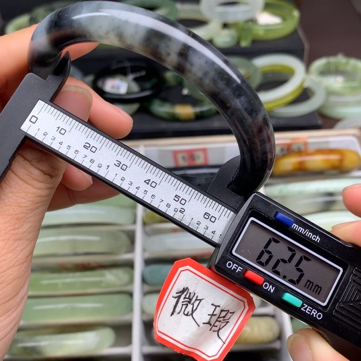 蛇纹石玉未镶嵌手镯521