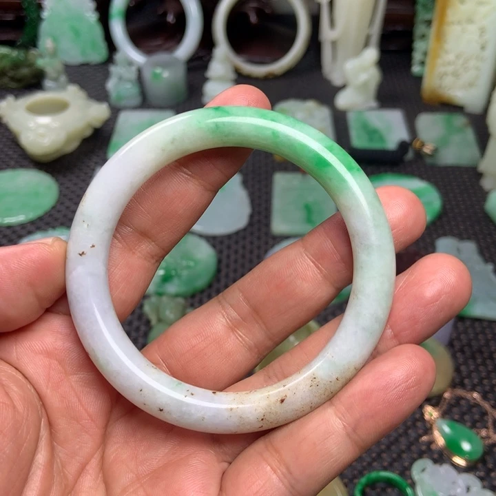 翡翠挂件未镶嵌小***儿……