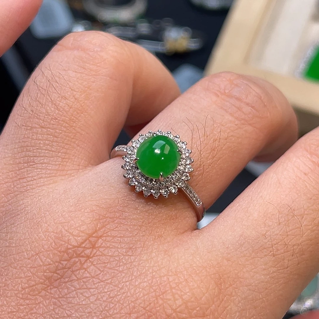 翡翠戒指18K金镶嵌爱**鸡绿蛋