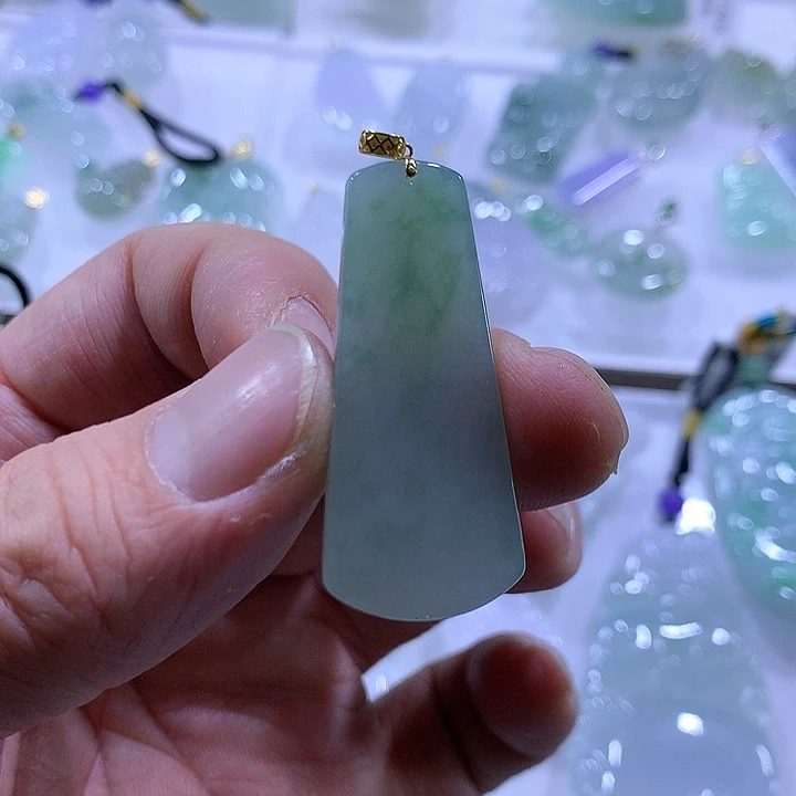 翡翠颈饰18K金镶嵌天然翡翠A货吊坠