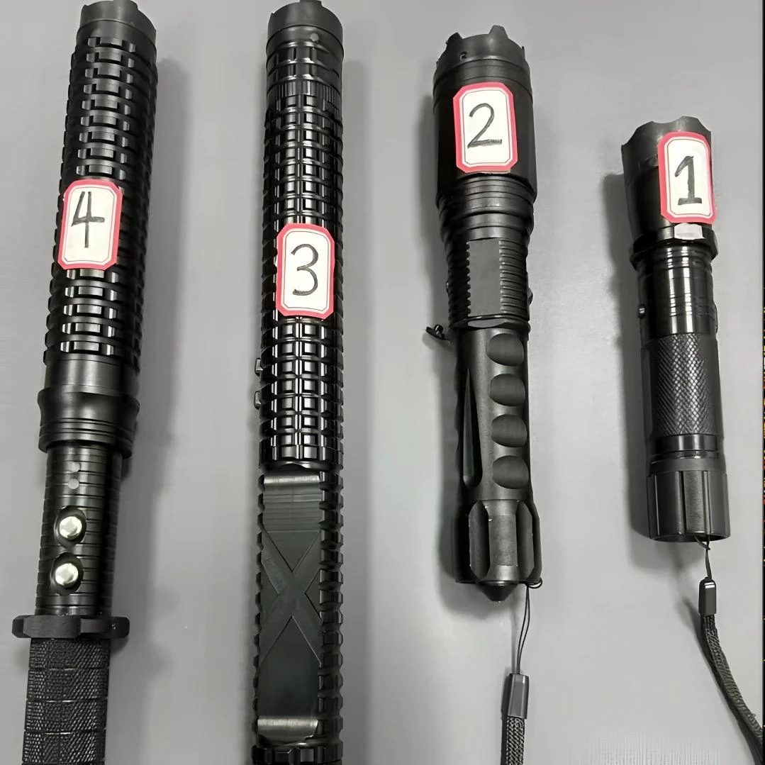 户外多功能强光防身手电筒可照明可防骚扰高压电击防卫棍驱狗赶猪