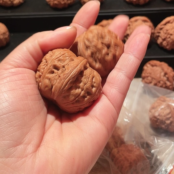 潘***谈桃核吊坠文玩核桃