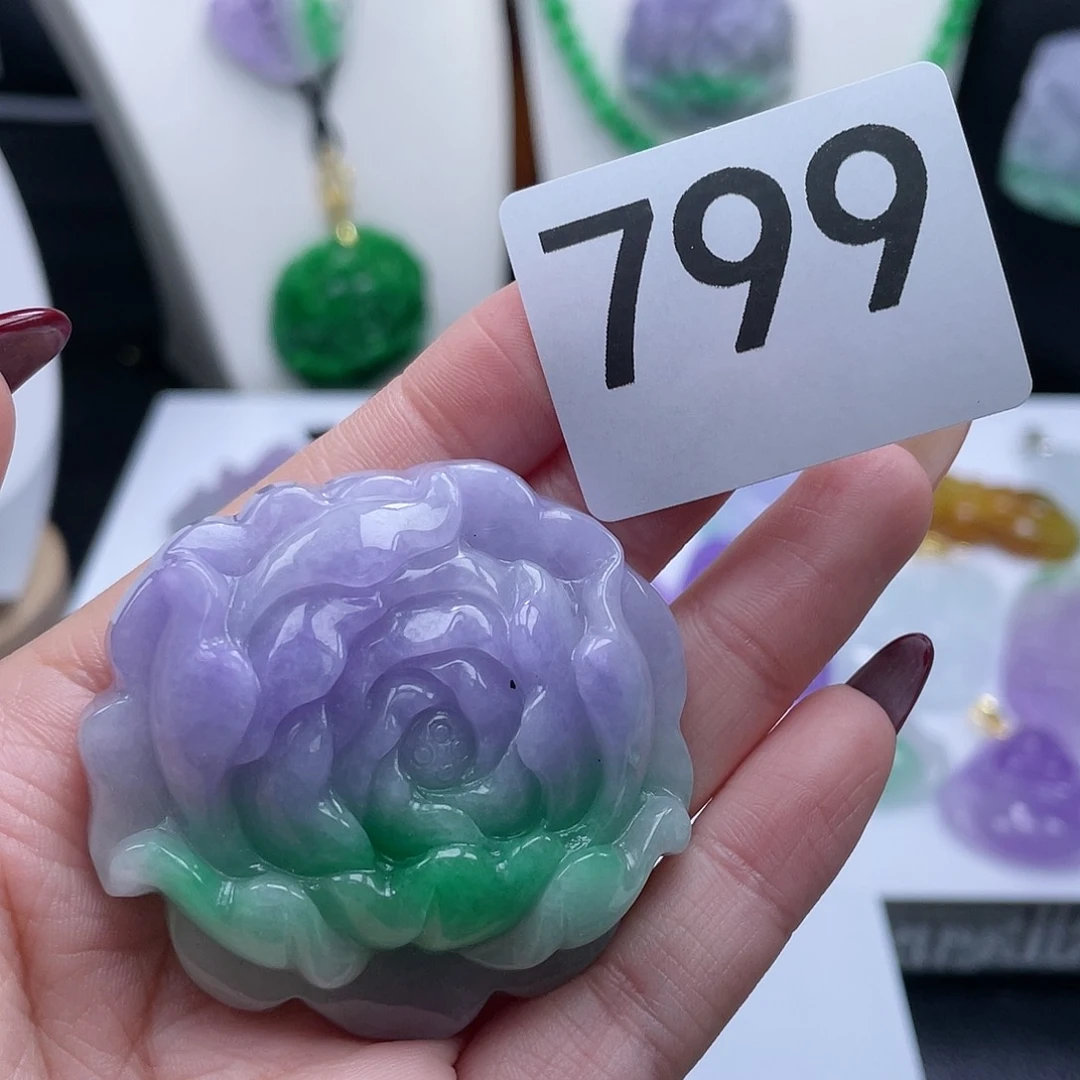 翡翠吊坠(赠链)未镶嵌