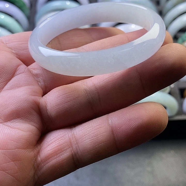 翡翠未镶嵌手镯13、贵