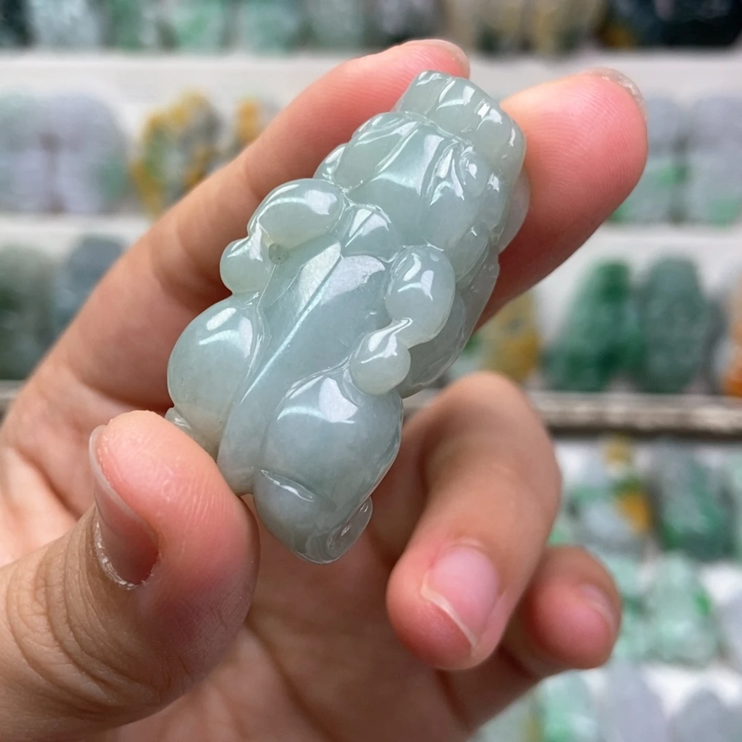 翡翠未镶嵌吊坠(赠链)