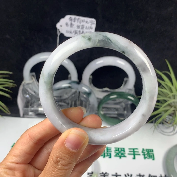 翡翠未镶嵌手镯60号。 5858.9圈